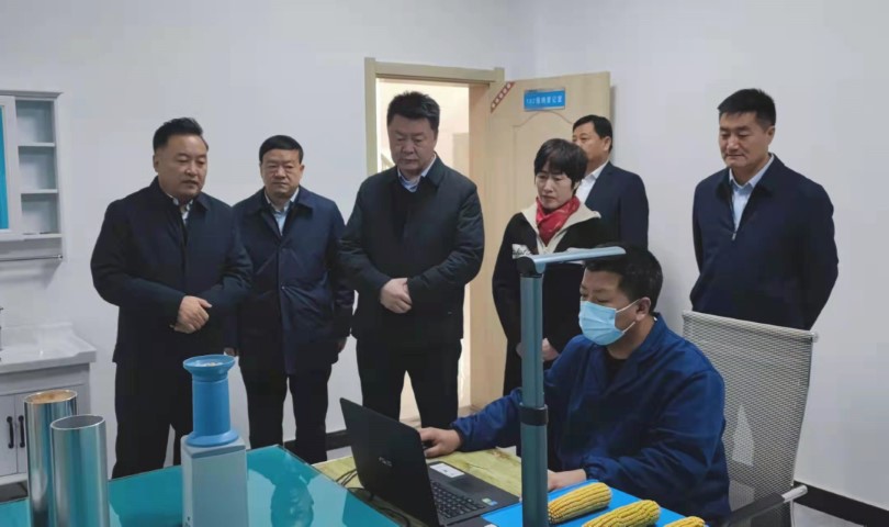 酒泉市政府黨組成員、副市長哈里別克來敦煌種業(yè)調(diào)研指導(dǎo)工作
